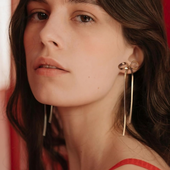 Elegant Gold Bow Earrings - Picture 4 of 6